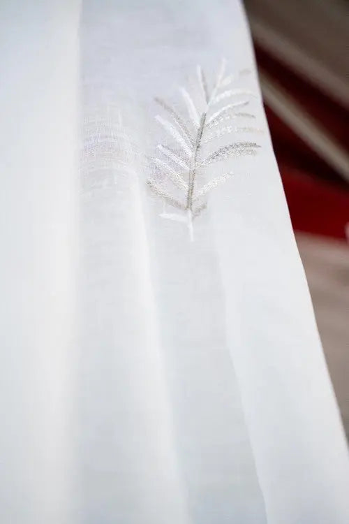 Barna cirkás, levél mintával hímzett tetra sablé készfüggöny 140x250 / fehér