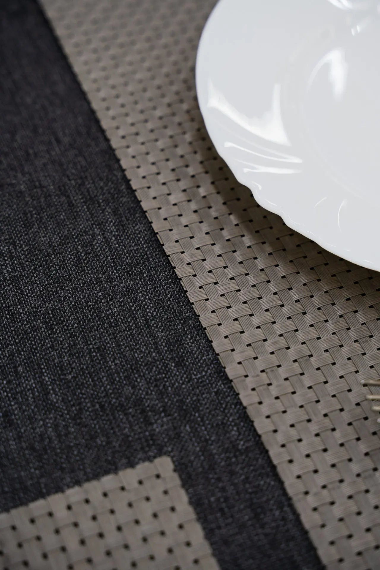 Evita szürke étkezési alátét 30x45 / szürke