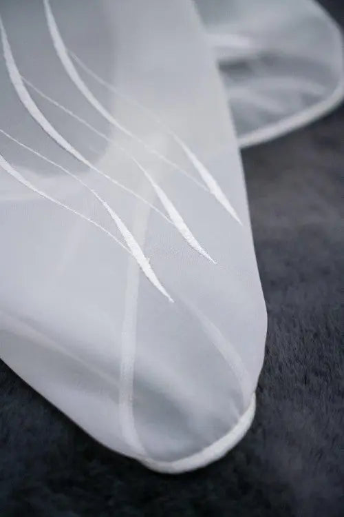 Fehér hullámos hímzett voile készfüggöny 140x250 / fehér
