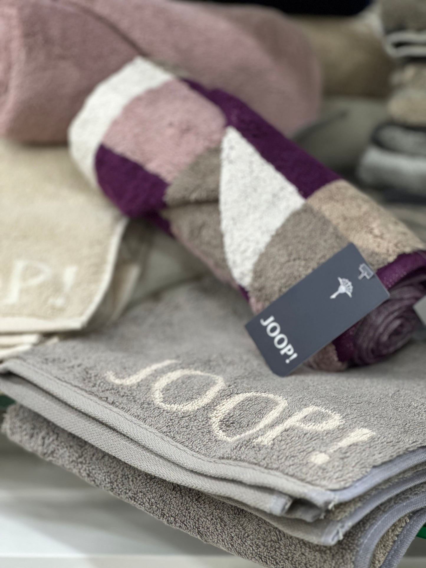 Joop! Infinity checked plum törölköző