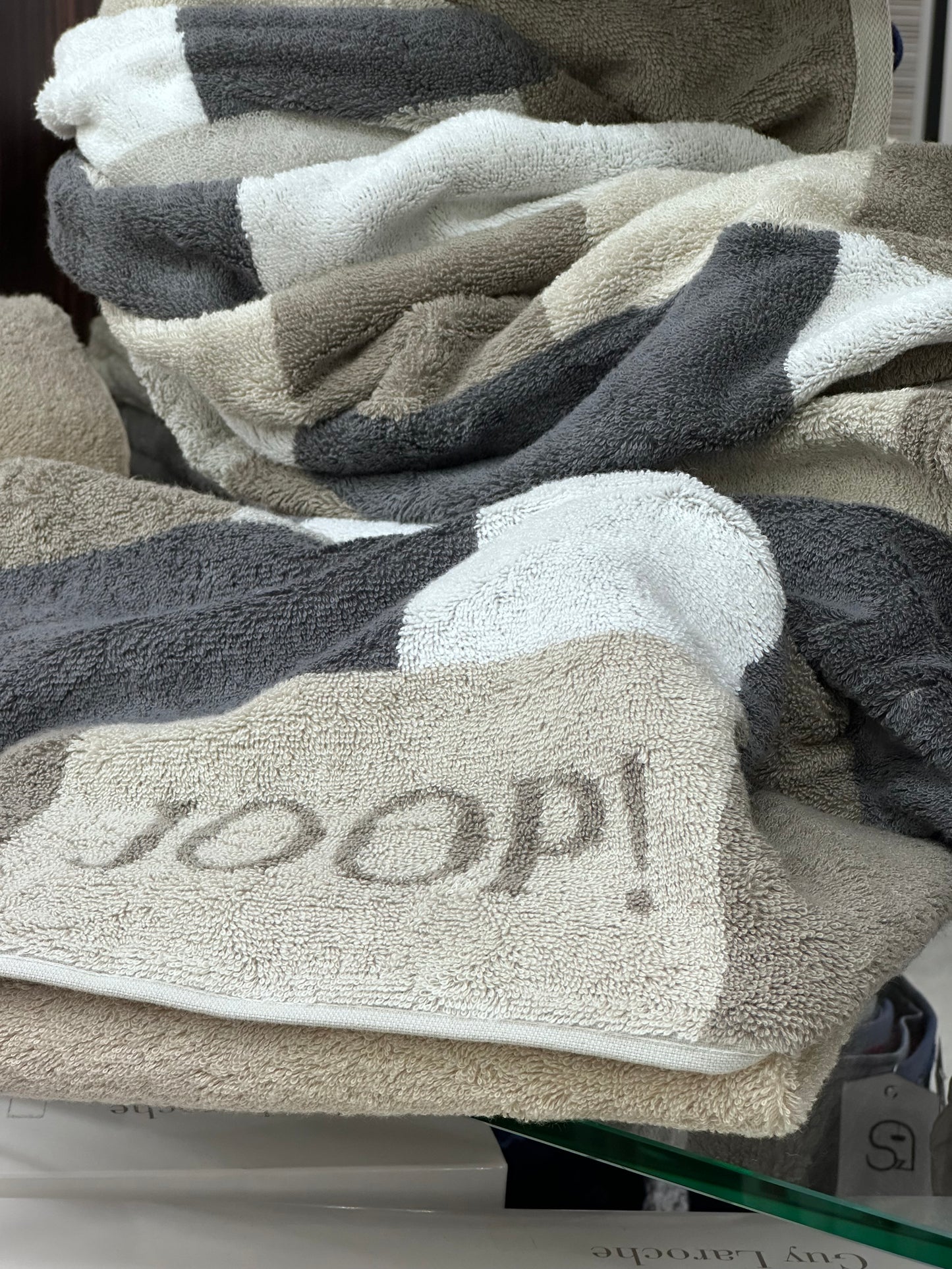 Joop torolkozo szurke beige
