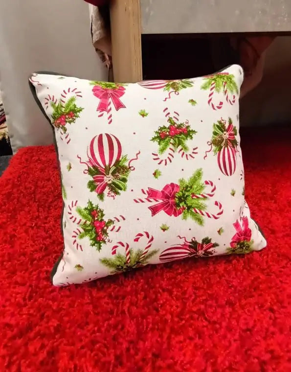 Karácsonyi díszgömbös díszpárna huzat 40x40 / piros-bordó