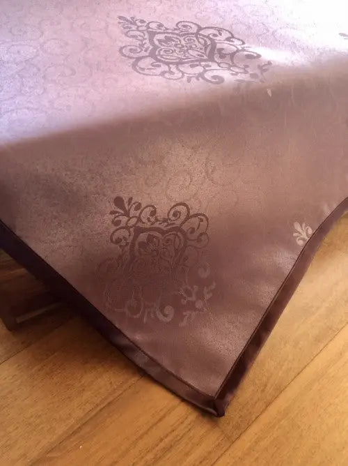 Lívia teflonos barna terítő 120x150 / beige-barna