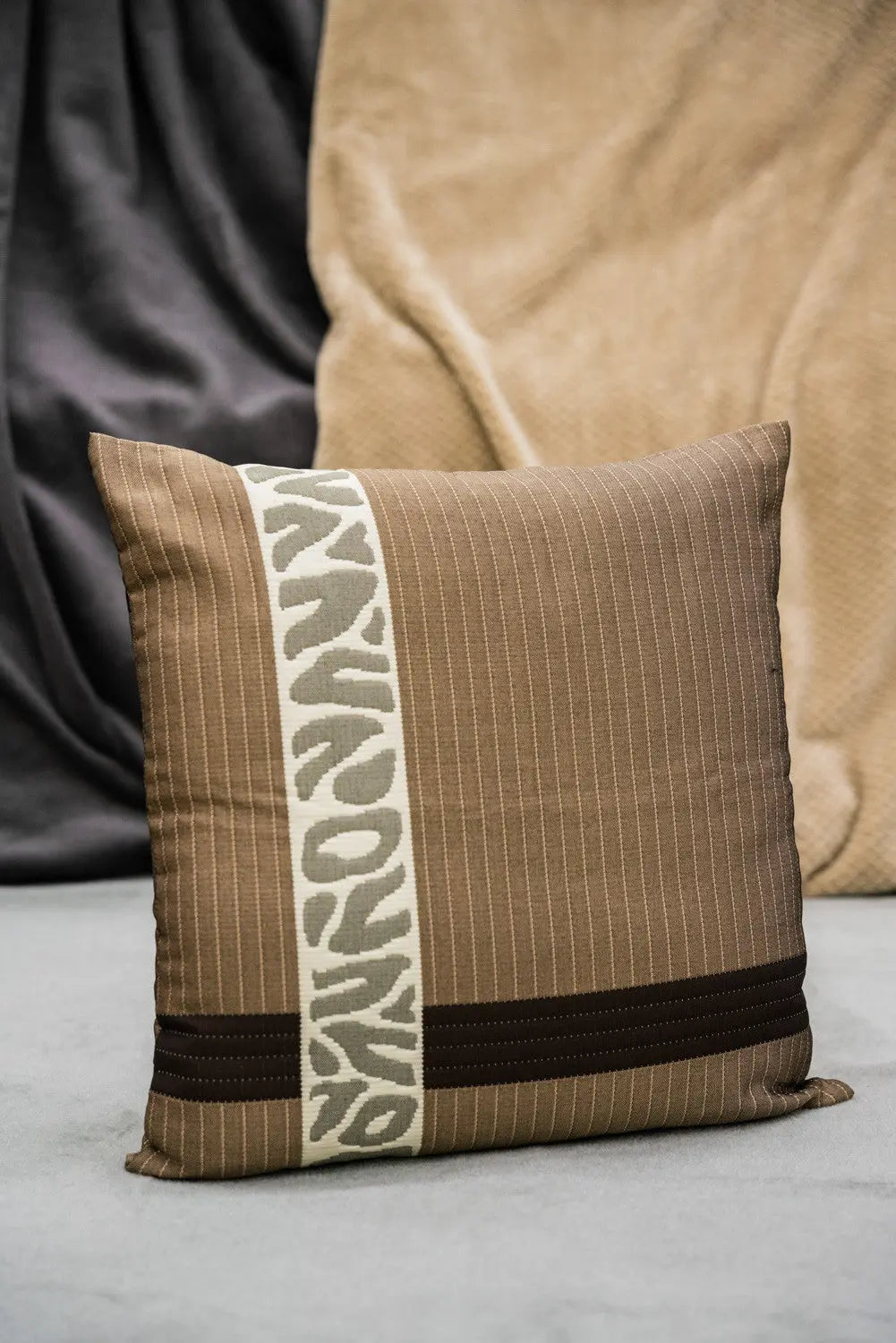 Mercury díszpárna huzat 283 50x50 / beige-barna