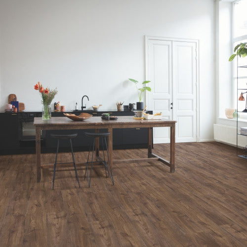 QuickStep Csokoládé színű őszi tölgy vinyl AVMPU40199