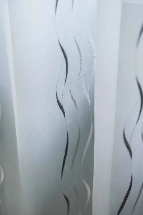 Szürke hullámos hímzett voile készfüggöny 140x250 / fehér