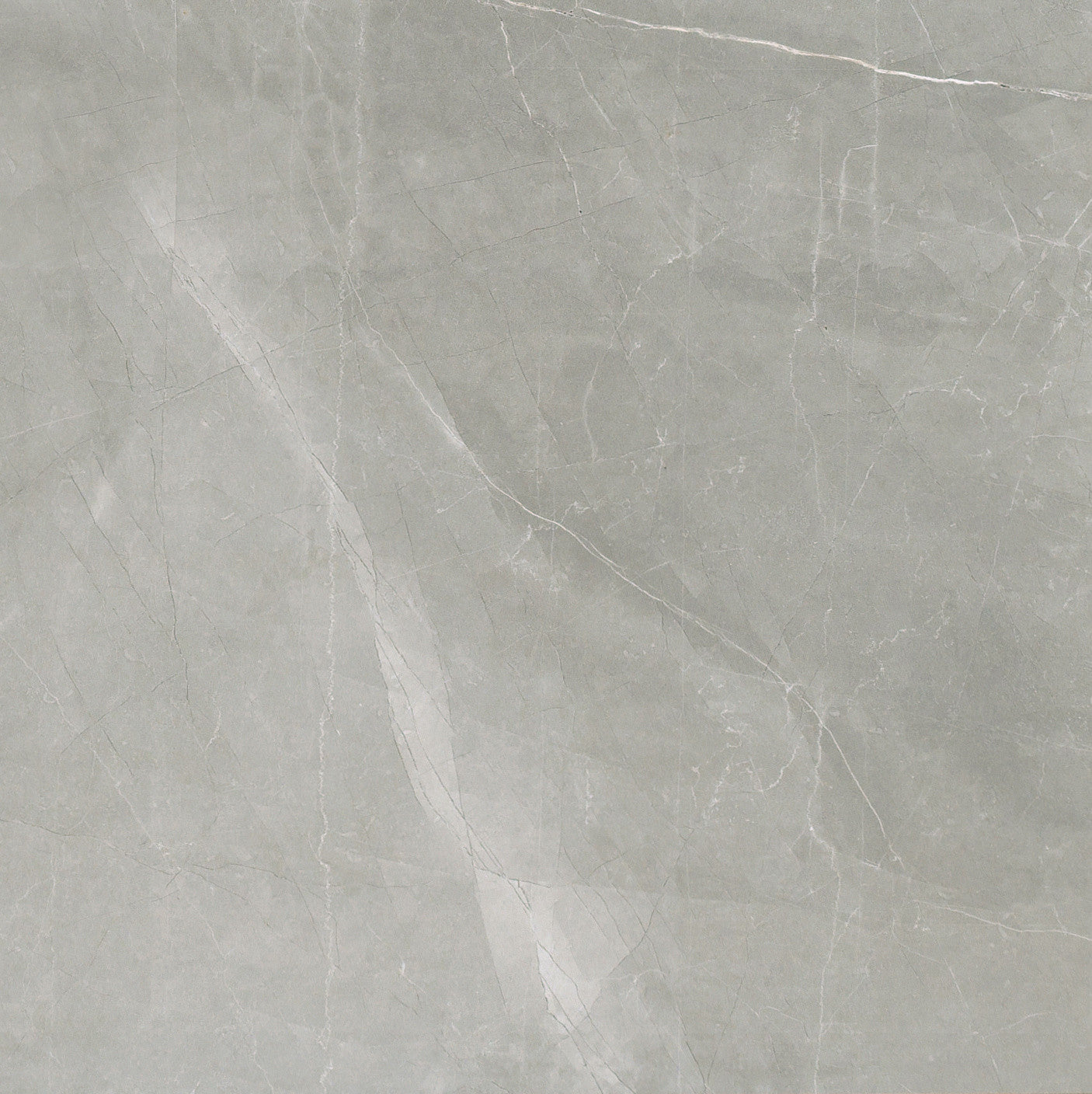 TIMELESS AMANI GREY NAT 80x240- Ez a világosszürke, márványhatású csempe csendes luxust és harmóniát sugároz; lágy erezete és színátmenete nyugalmat teremt, miközben a fény, a fa és a fehér elemek érvényesülhetnek a térben.