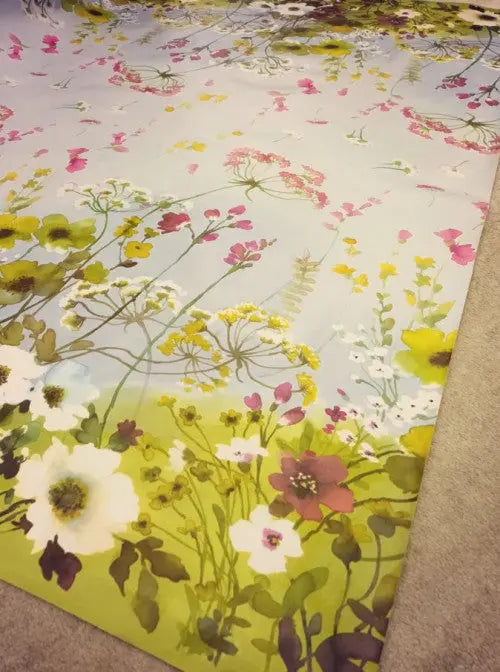 Vadvirág mintás terítő 140x140 / fehér