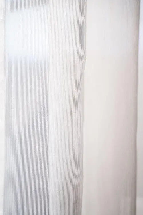 Vékony csíkos organza készfüggöny 140x250 / fehér