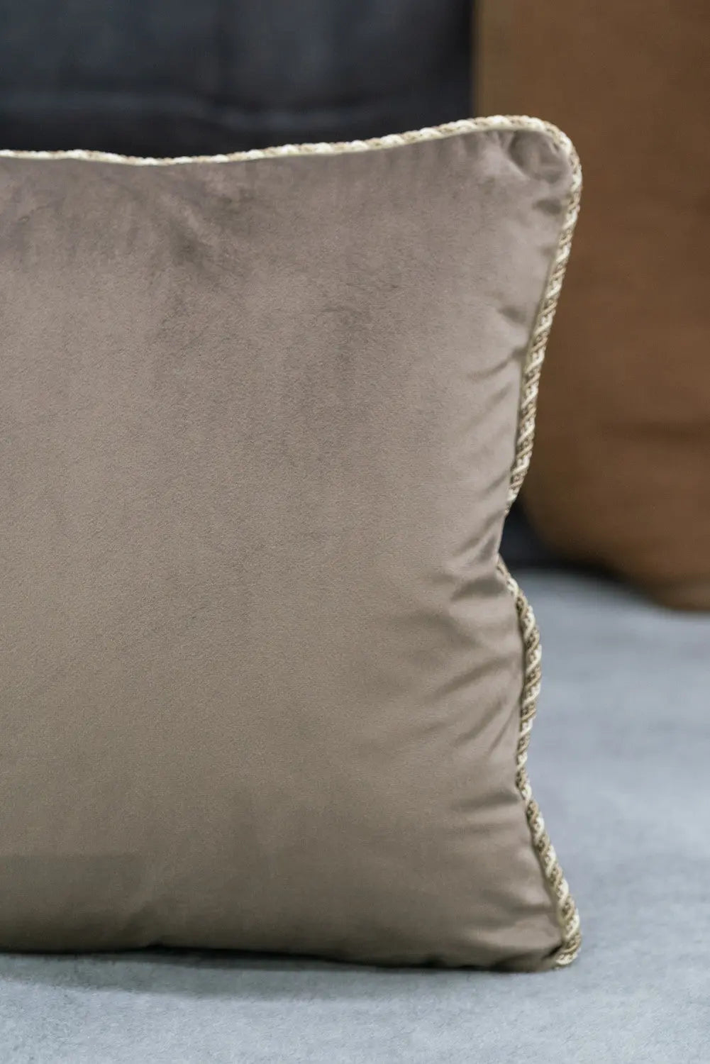 Velluto barna díszpárna huzat 40x40 / beige-barna