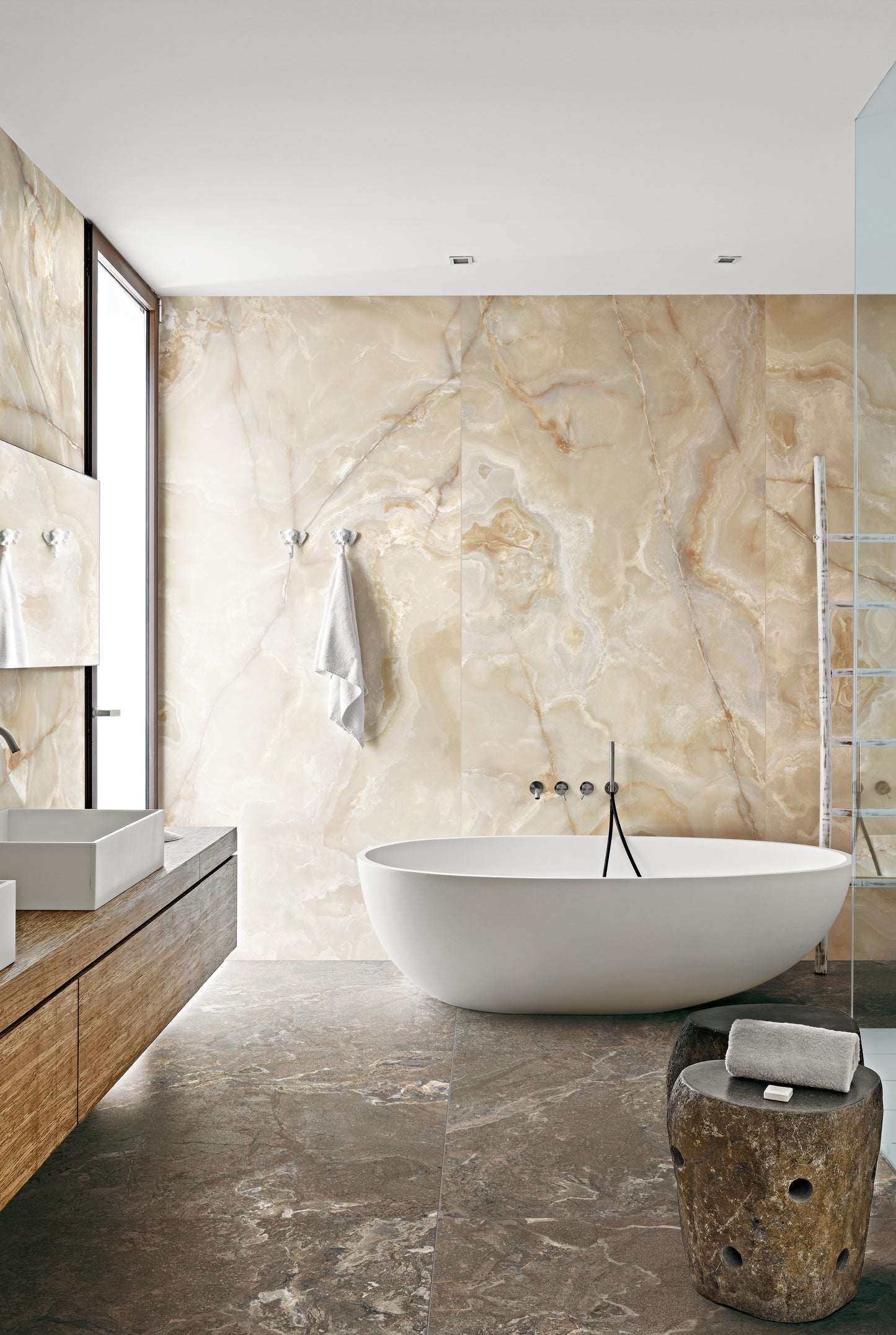 ONYX&MORE  Golden Porphyry matt 80x180- természetes szépségével és gazdag textúrájával egyedi, meleg hangulatot teremt otthona bármely helyiségében.