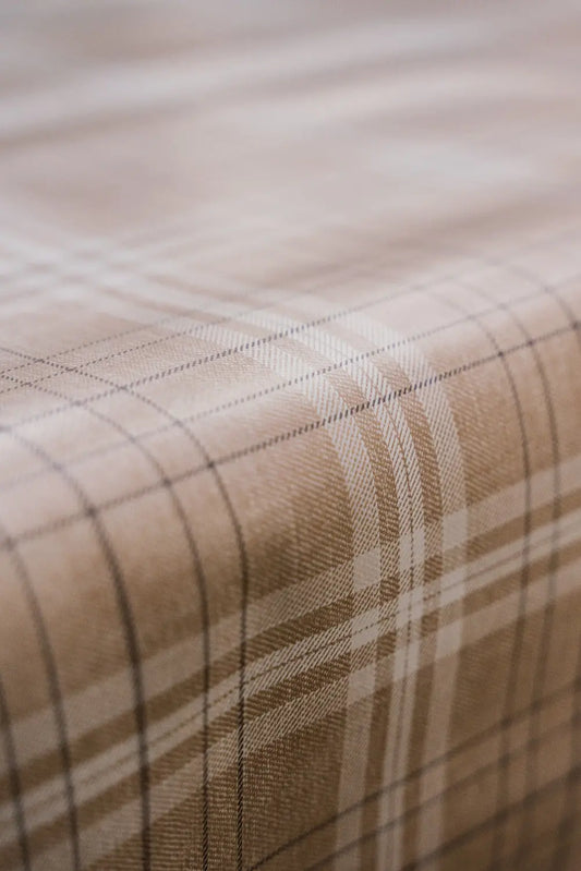 Barna kockás viaszos vászon terítő 140x140 / beige-barna