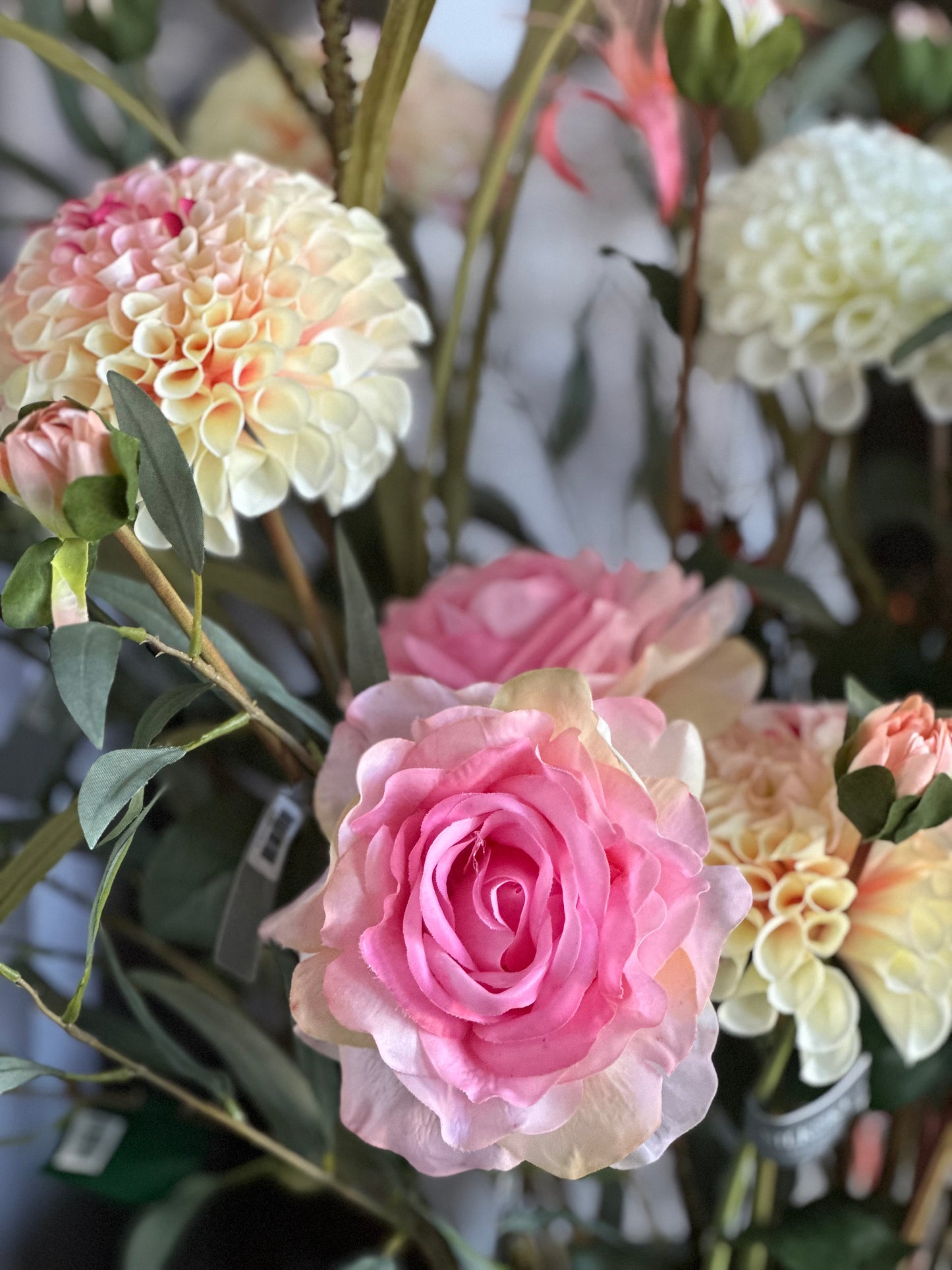 Blush Elegance – 25 szálas Silk-ka prémium dália és rózsa csokor