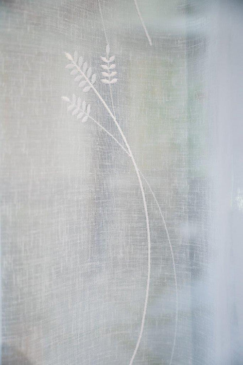 Búzakalász mintás hímzett tetra sablé készfüggöny 140x250 / fehér