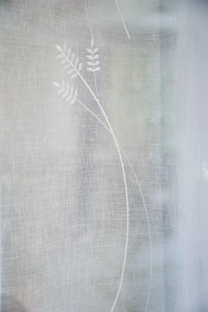 Búzakalász mintás hímzett tetra sablé készfüggöny 140x250 / fehér