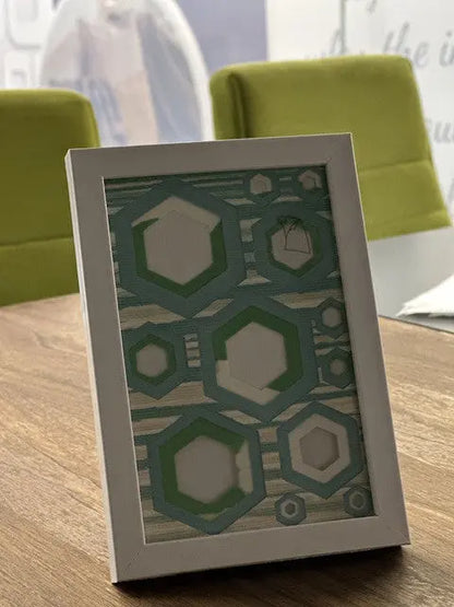 Egyedi DIY kép hexagon színes kék, zöld lapok fehér képkerettel 10x15 / kék