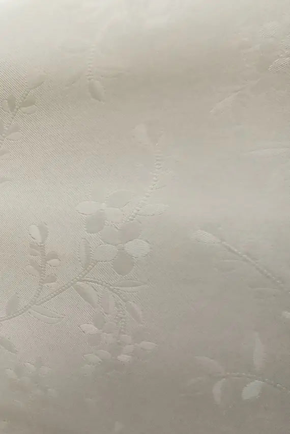 Fehér kisvirág mintás terítő 140x140 / fehér