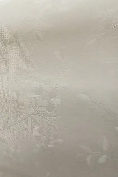 Fehér kisvirág mintás terítő 140x140 / fehér