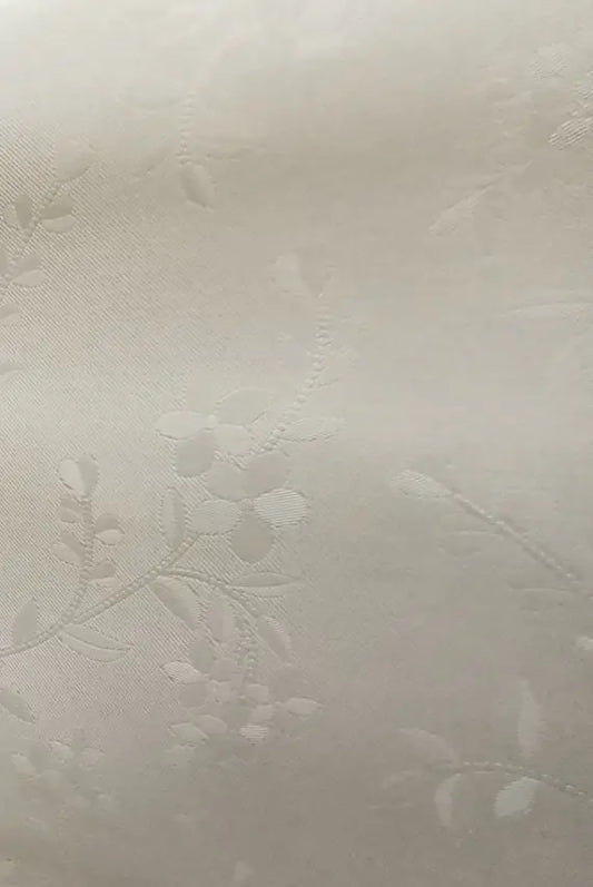 Fehér kisvirág mintás terítő 140x140 / fehér