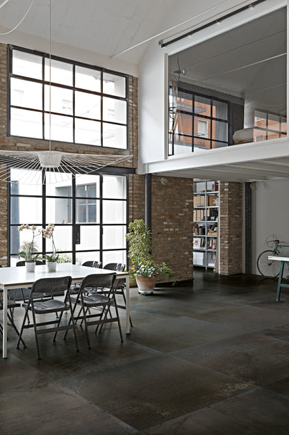 FLOWTECH BURNISHED 6mm 120x240- erőteljes karakterével és különleges textúrájával modern, exkluzív hangulatot teremt bármely enteriőrben.