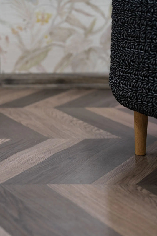 Iconik 300 Chevron Style Coffee tekercses vinyl padló 200 cm-es / beige-barna