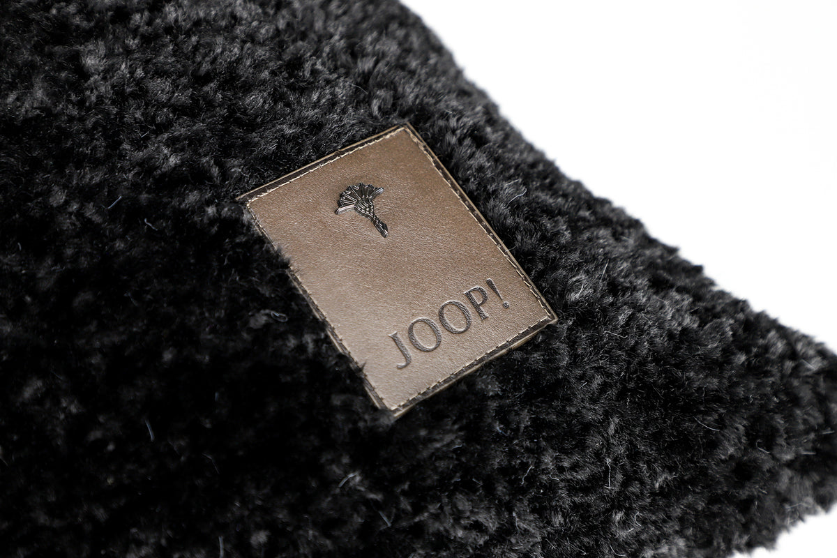 JOOP! Curly fekete teddy díszpárnahuzat 50×50 cm puha luxus, modern elegancia Joop! Szőnyegszalon
