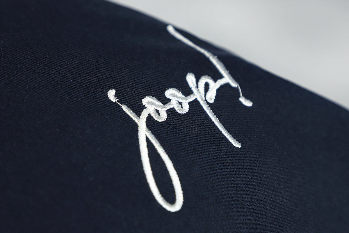 JOOP! Flora sötétkék díszpárnahuzat 40×60 cm  Virágmintás luxus, időtlen elegancia Joop! Szőnyegszalon