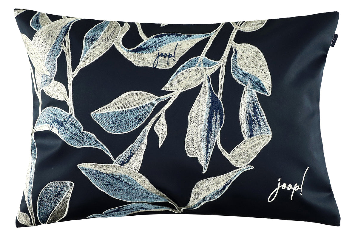 JOOP! Flora sötétkék díszpárnahuzat 40×60 cm  Virágmintás luxus, időtlen elegancia Joop! Szőnyegszalon