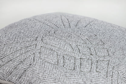 JOOP! Herringbone szürke díszpárnahuzat 40 × 40 cm – elegáns, hímzett búzavirágmintás párnahuzat Joop! Szőnyegszalon