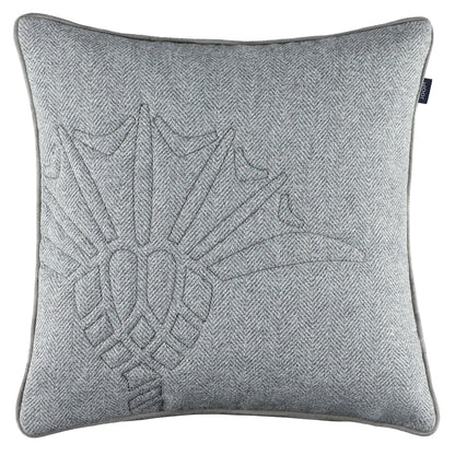 JOOP! Herringbone szürke díszpárnahuzat 40 × 40 cm – elegáns, hímzett búzavirágmintás párnahuzat Joop! Szőnyegszalon