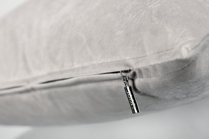 JOOP! Soft Cornflower ezüstszürke díszpárnahuzat Bársonyos luxus, időtlen elegancia Joop! Szőnyegszalon