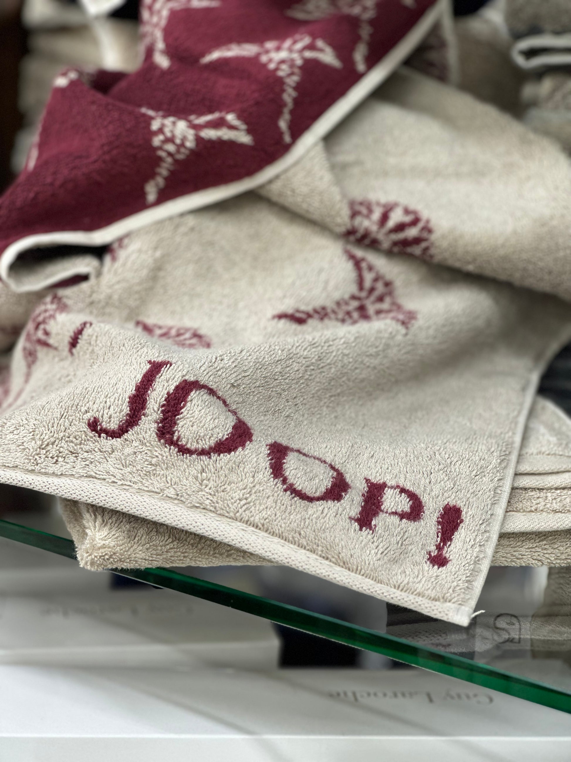 JOOP! Select bordó-mályva törölköző