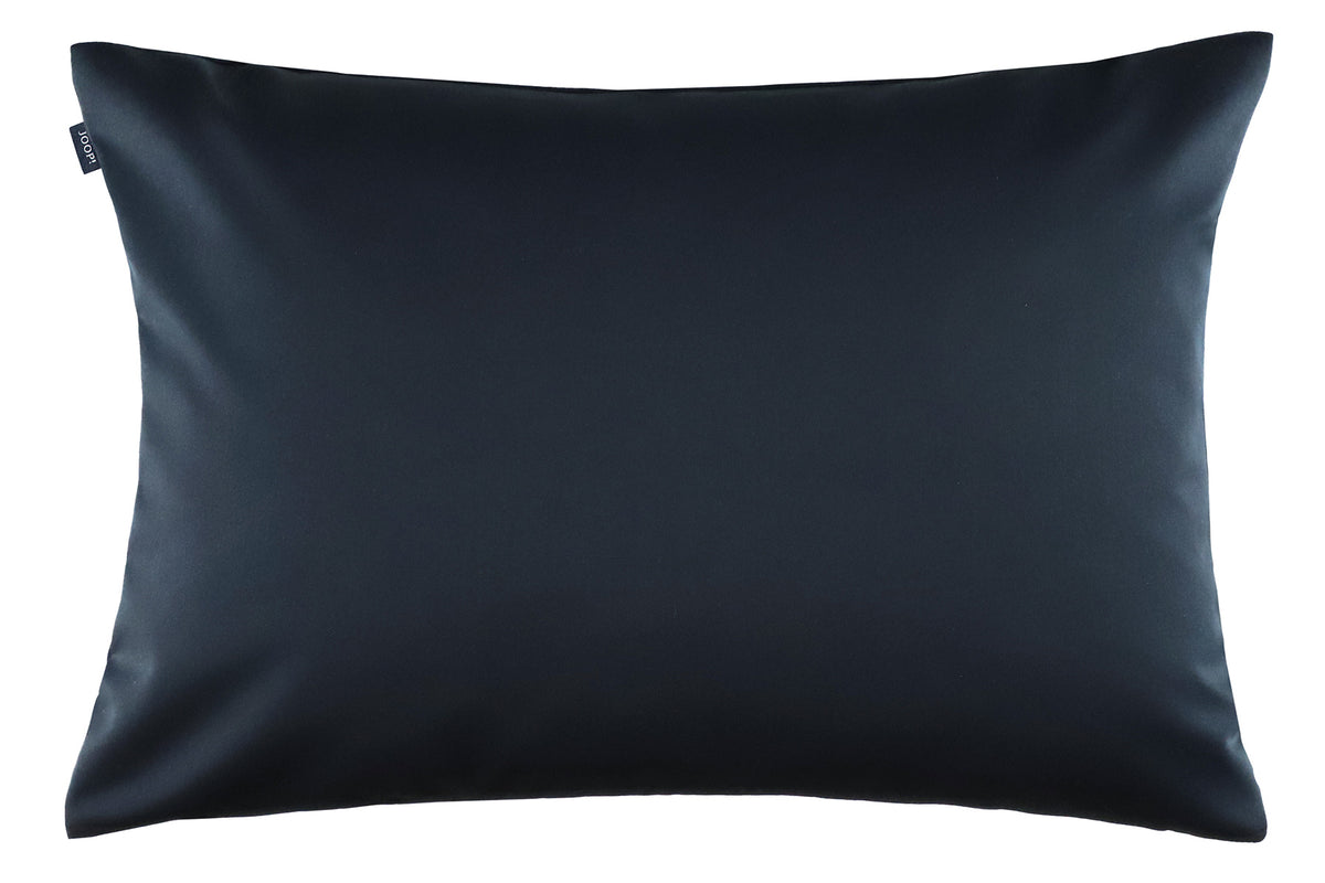 JOOP! Bars Navy díszpárnahuzat, időtlen elegancia mélykékben Szőnyegszalon Szőnyegszalon