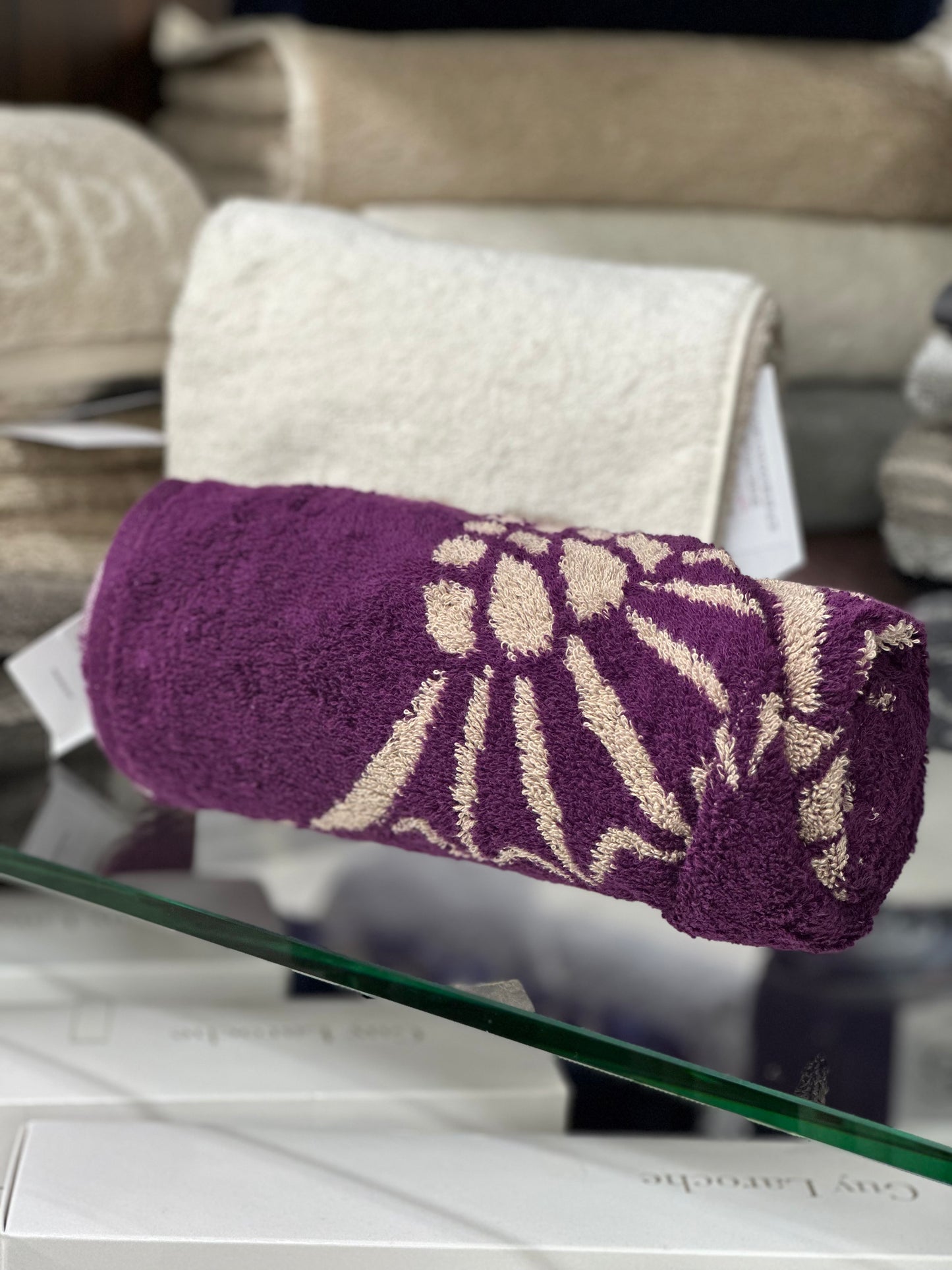 Joop! Infinity flower plum törölköző
