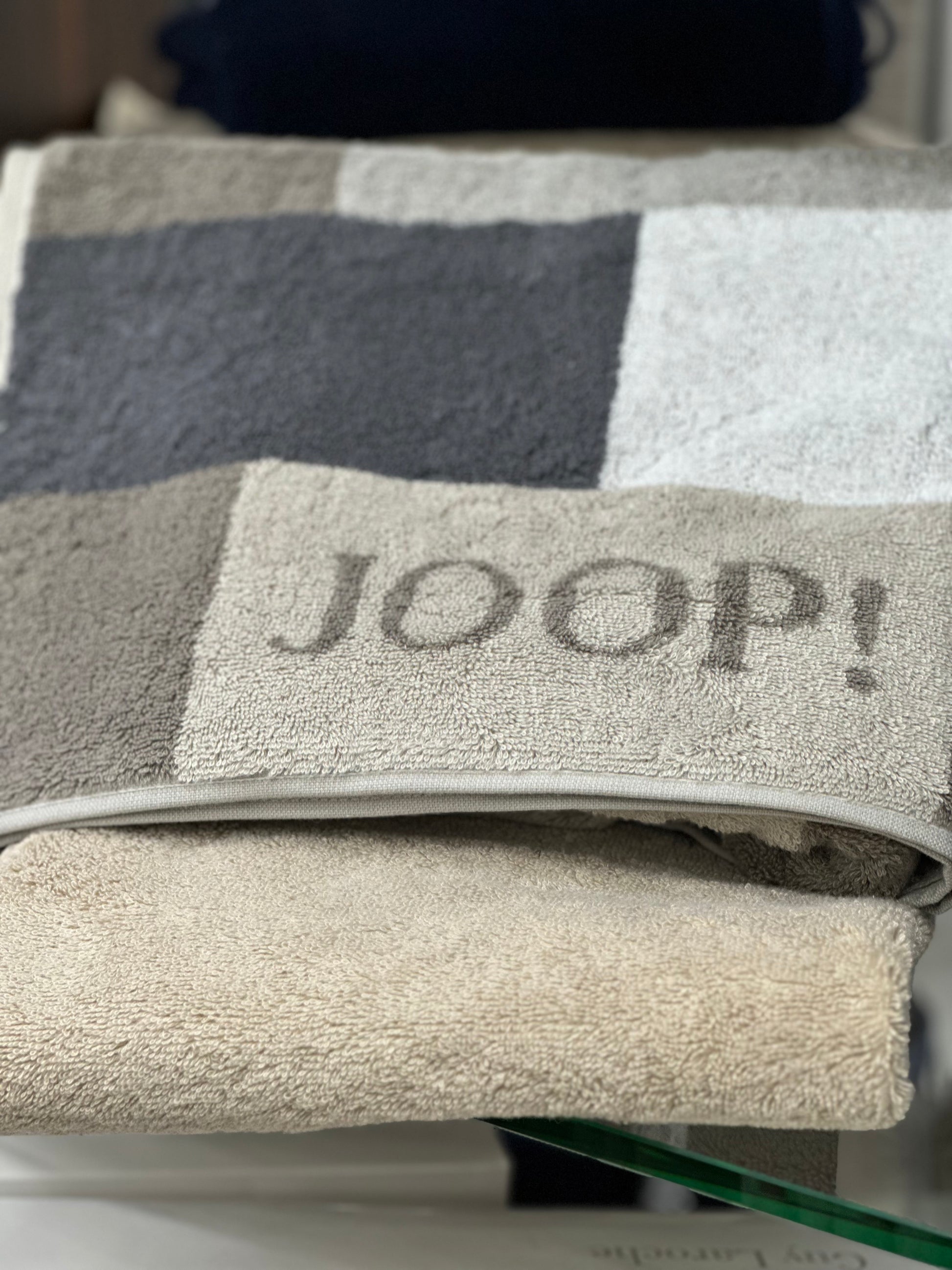 Joop torolkozo szurke beige