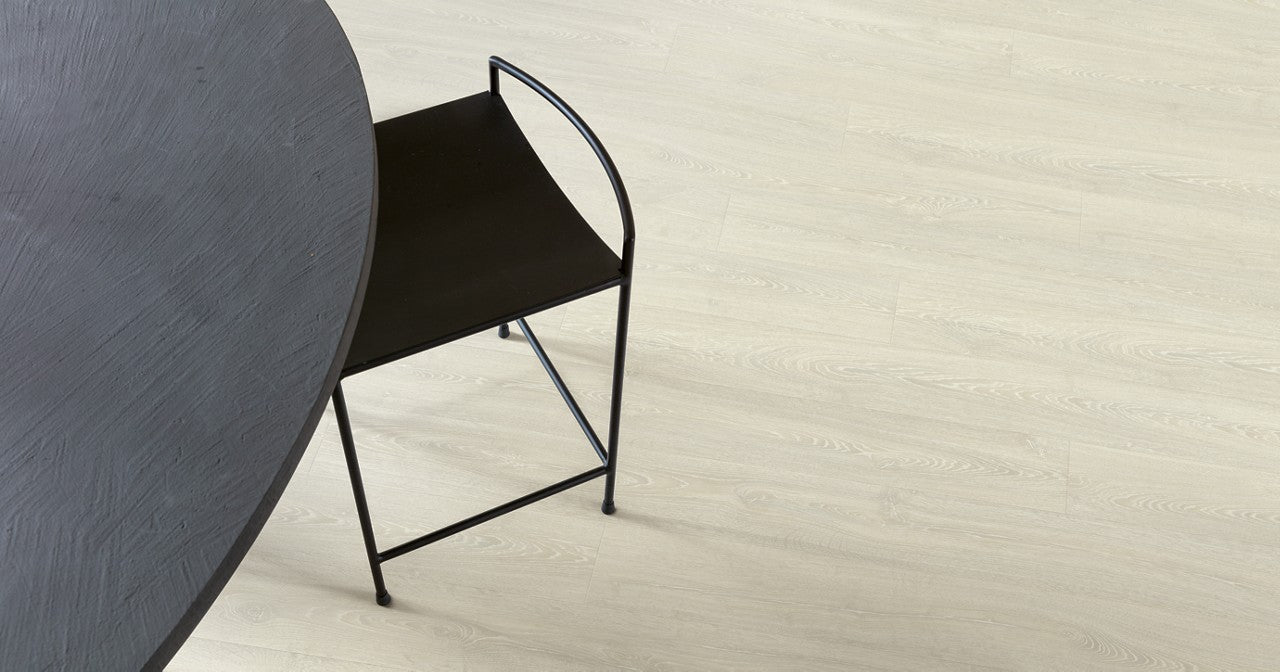 IMPRESSIVE (ULTRA)- Klasszikus patinás világos tölgy laminált padló IM(U)3559