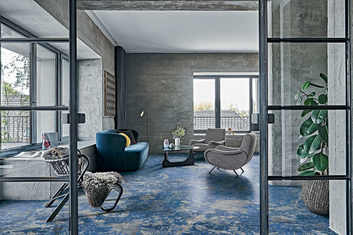 LES BIJOUX  SODALITE BLEU GLOSSY 6MM 120X280- Ez a mély kék, márványhatású csempe karakteres eleganciát és nyugalmat sugároz, miközben egyedi mintázatával látványos és exkluzív hangulatot teremt otthonában.