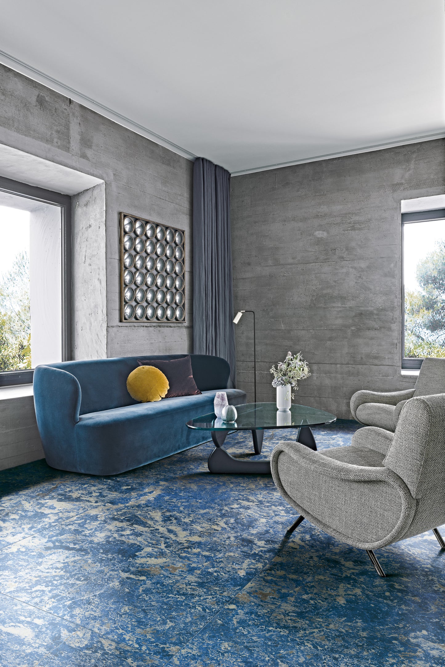 LES BIJOUX  SODALITE BLEU GLOSSY 6MM 120X280- Ez a mély kék, márványhatású csempe karakteres eleganciát és nyugalmat sugároz, miközben egyedi mintázatával látványos és exkluzív hangulatot teremt otthonában.