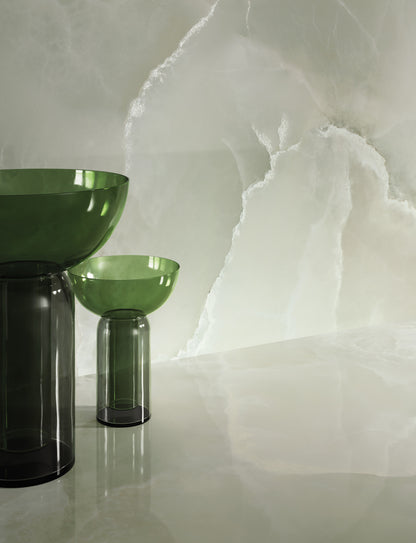 ONYCE-X ON06 EMERALD 120x278; Elegáns, onyx kőhatású burkolat, amely smaragdzöld árnyalataival különleges és luxus hangulatot teremt bármely térben