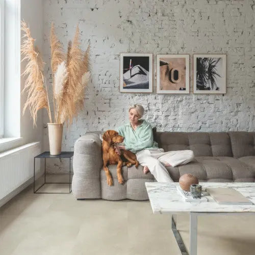 QuickStep Mészkőbarna beton vinyl AVMTU40274 padlólap