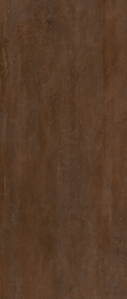 SKIN METAL CORTEN 3MM-120x300- Ez a burkolat nem csupán felület, hanem élmény: a korten acél mély, rozsdás árnyalatai a stabilitás és időtállóság érzetét keltik, meleg barna-vörös tónusai pedig intimitást és nyugalmat sugároznak.