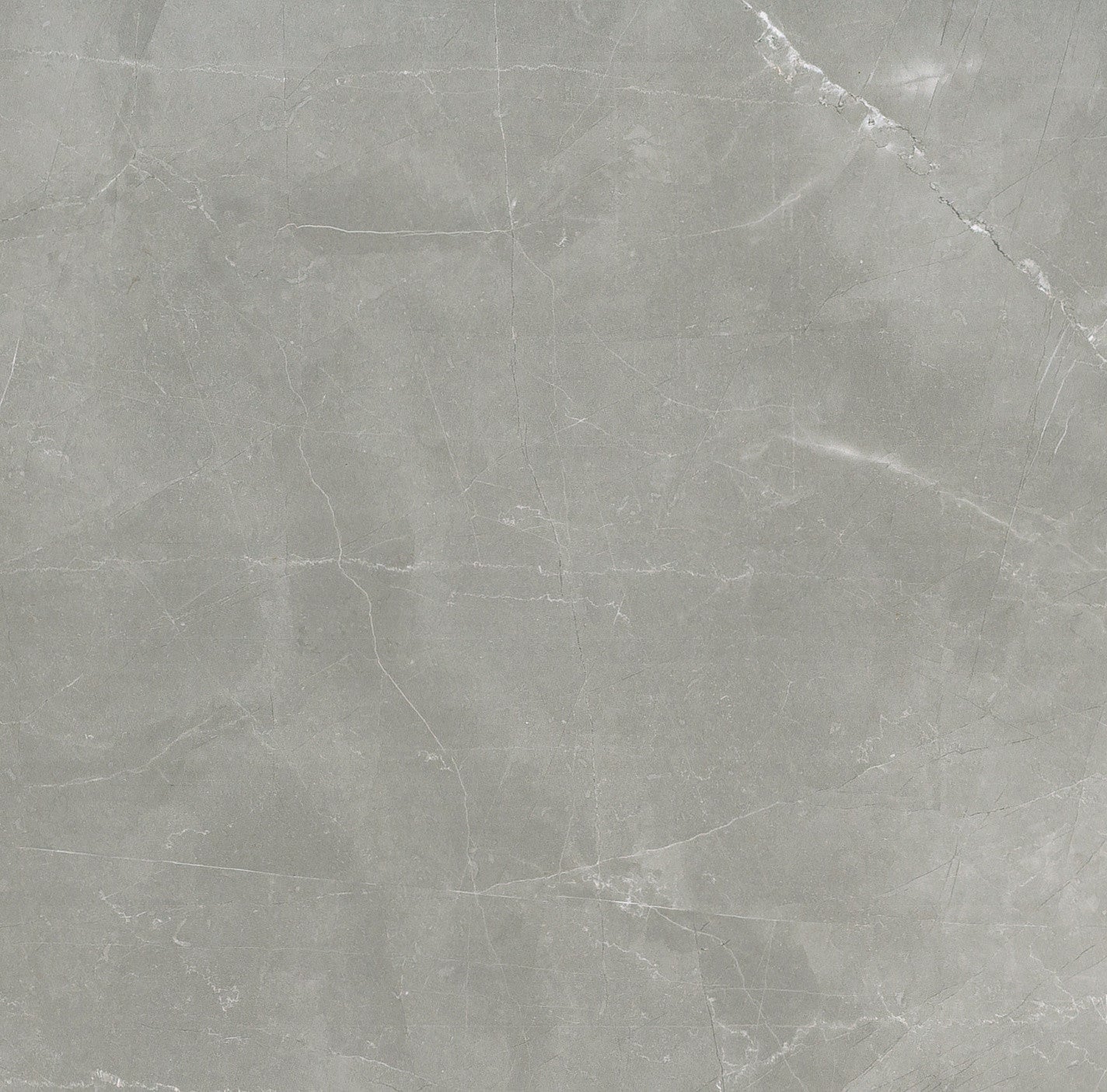TIMELESS AMANI GREY NAT 80x240- Ez a világosszürke, márványhatású csempe csendes luxust és harmóniát sugároz; lágy erezete és színátmenete nyugalmat teremt, miközben a fény, a fa és a fehér elemek érvényesülhetnek a térben.