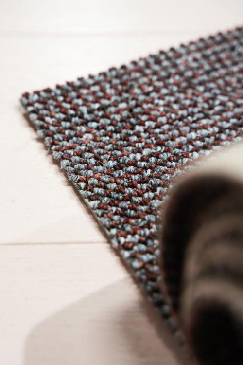 Tiny-1458 red padlószőnyeg 400 cm-es / piros-bordó