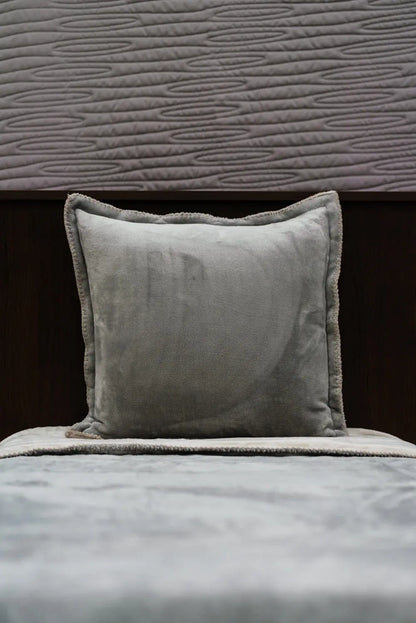 Velvet vison ágyterítő szett párnával 160x220+45x45 / szürke
