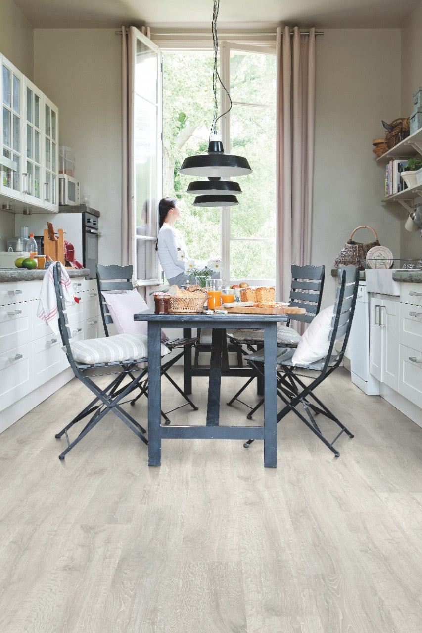 Vízálló Classic fehér patinás tölgy laminált padló CL1653