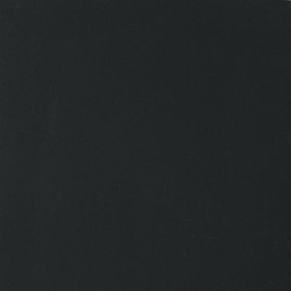 B&W BLACK GLOSSY 120x240- merész és elegáns választás, amely modern, exkluzív hangulatot teremt bármely enteriőrben.