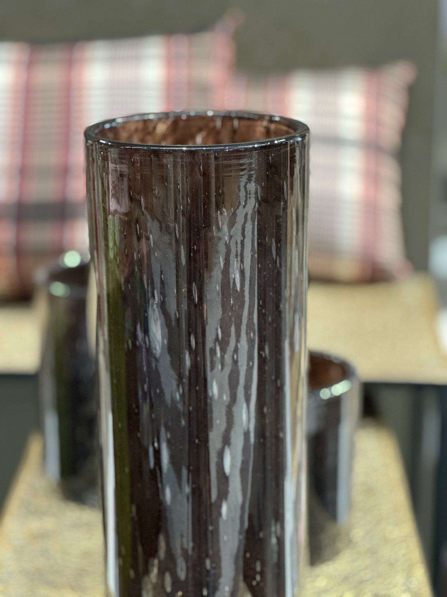 kezzel_keszitett_uveg_vaza_pipe_cylinder  forma brunette barna