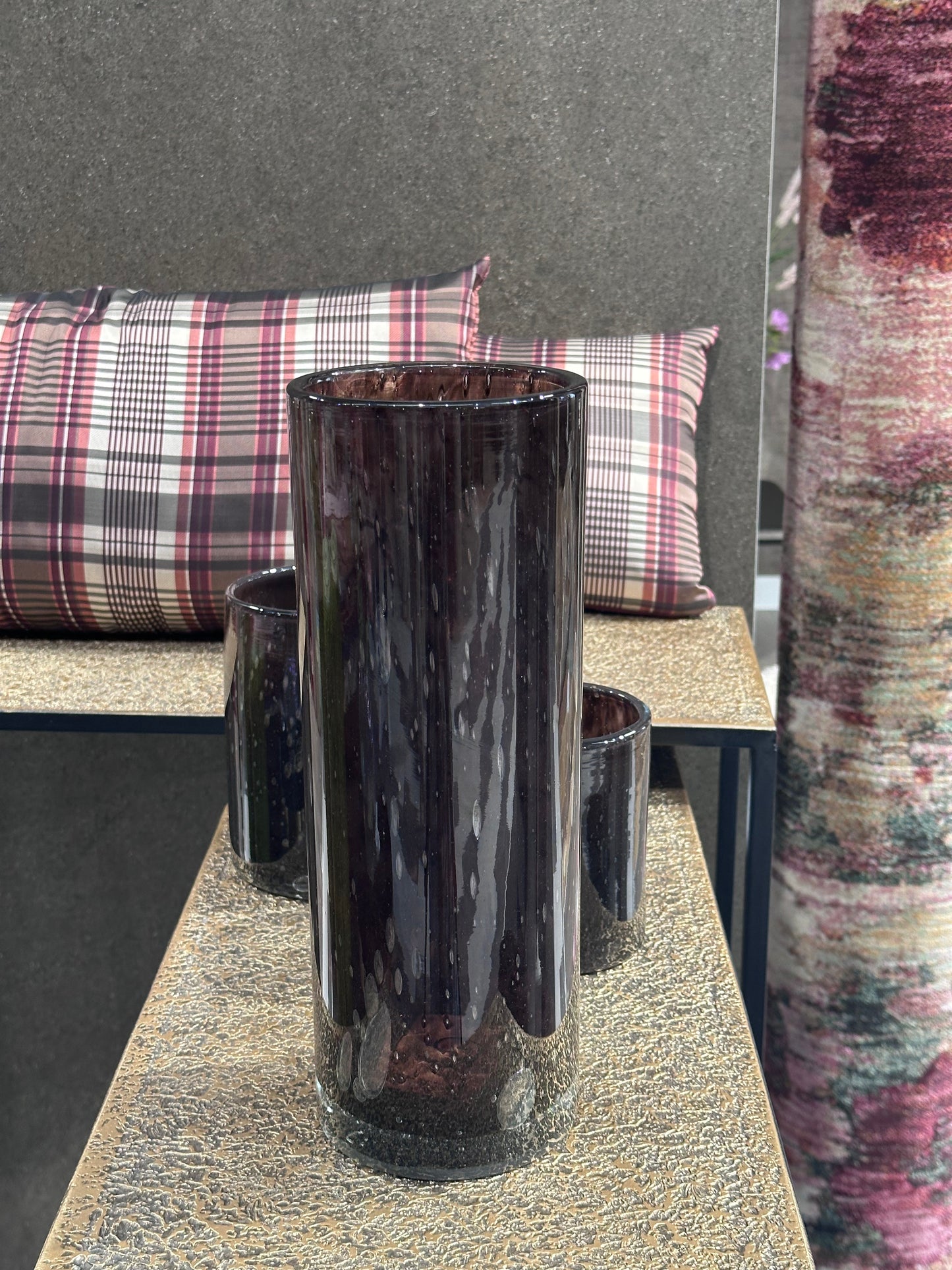 kezzel_keszitett_uveg_vaza_pipe_cylinder  forma brunette barna