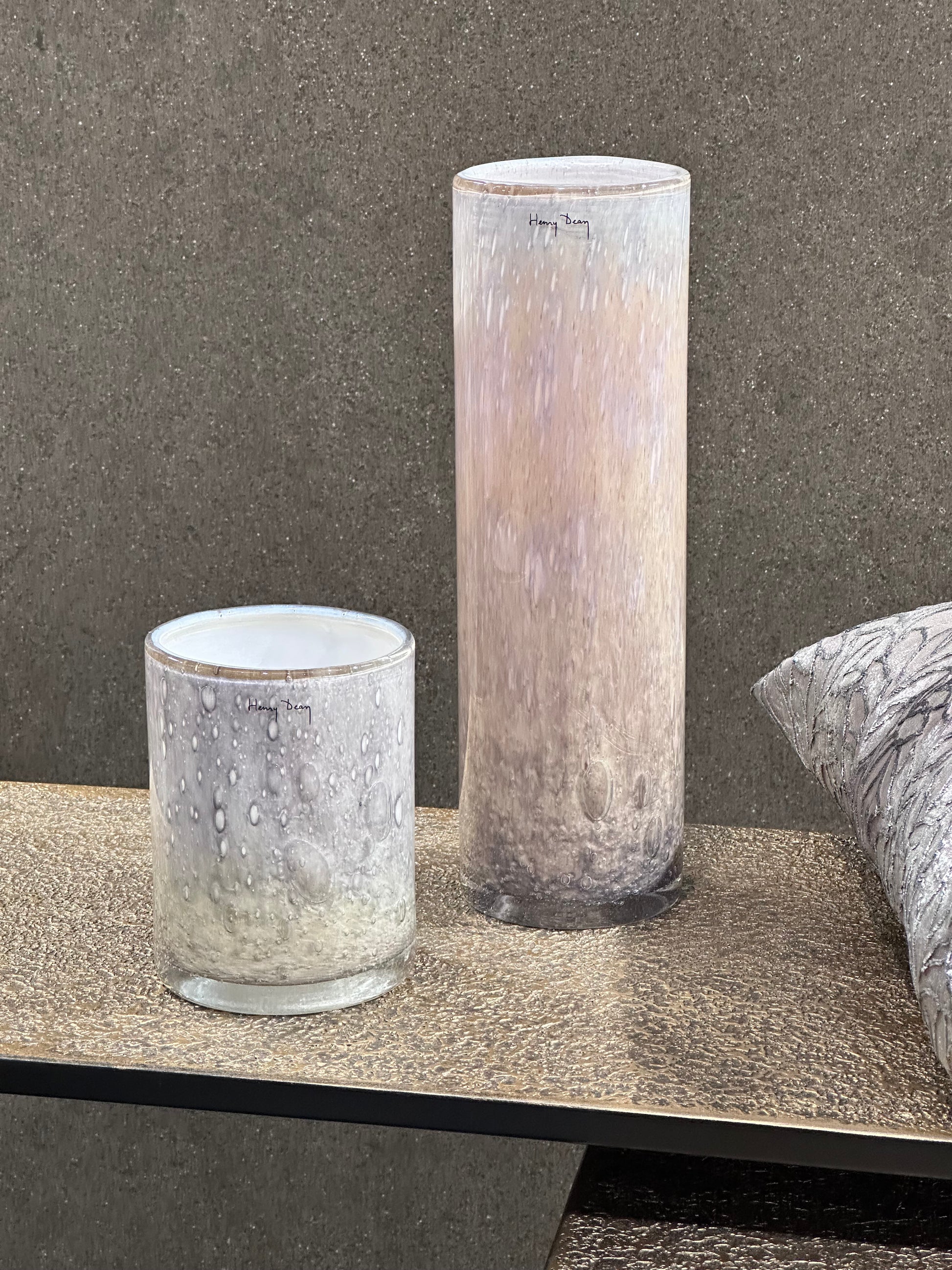 kezzel_keszitett_uveg_vaza_cylinder_s_pipe_forma_nebelung_szin