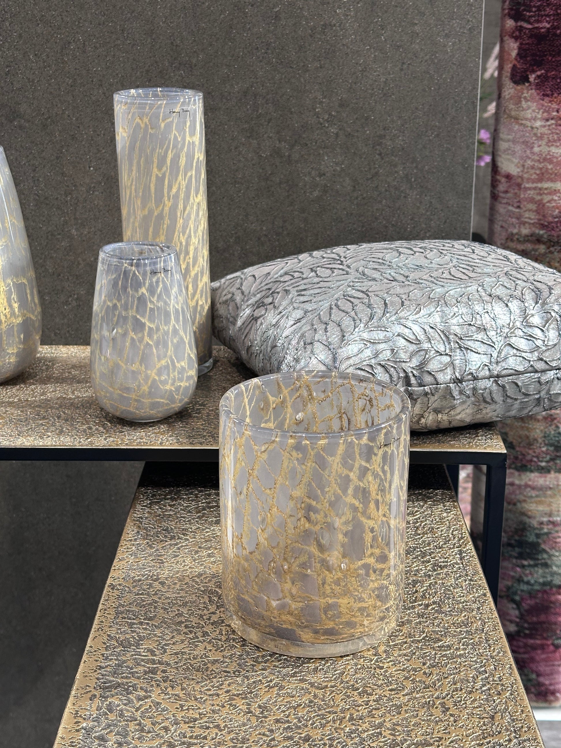 kezzel_keszitett_uveg_vaza_cylinder_s_pipe_forma_morganite_szin